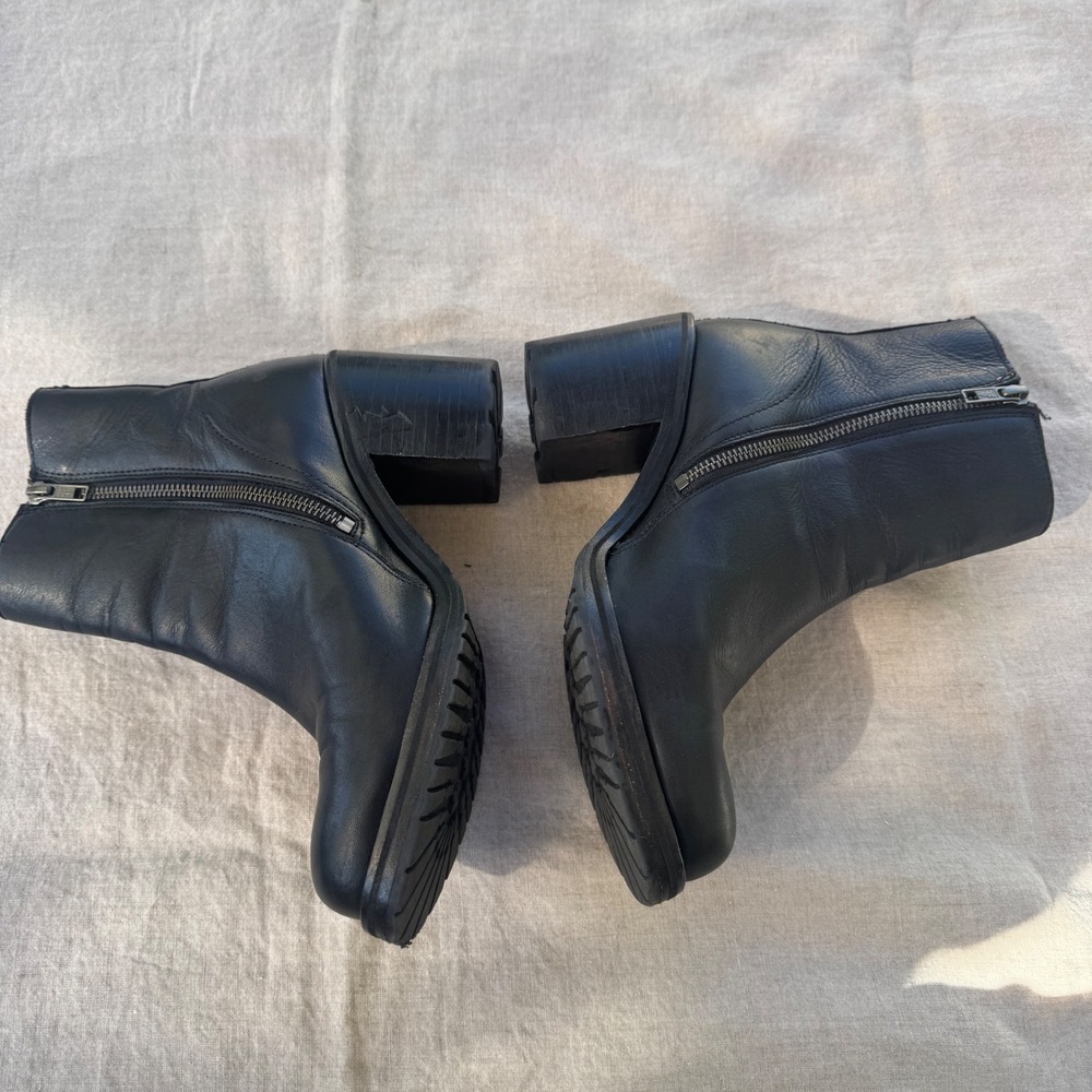 Frye Sabrina 6G Ankle Boot 8.5 Black Leather Lug Sole Block Heel Zip Chelsea - Picture 10 of 16